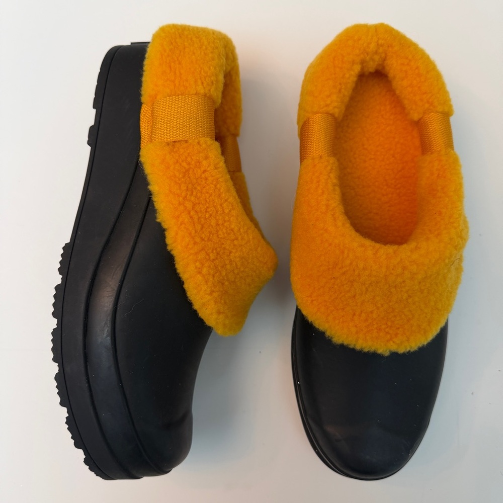 *New* Hunter Women's Play Sherpa Insulated Clogs in Black and Orange, Size 8 - Picture 2 of 8